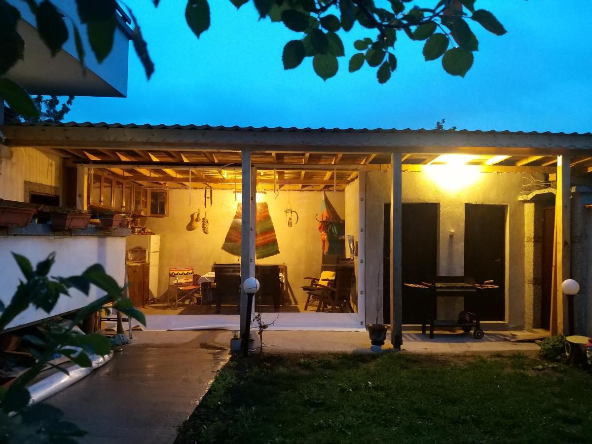 Вила Топи Kaloyanovo  Kültér fotó